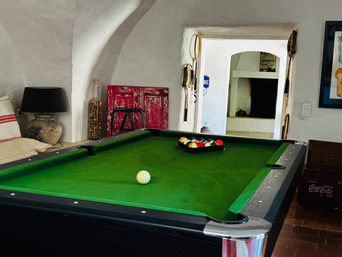 Le billard et le coin salon attenant